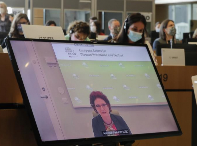 ECDC: Πολύ υψηλός ο κίνδυνος για τον πληθυσμό από τις μεταλλάξεις